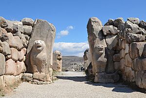 Lion Gate, Hattusa 13 (cropped).jpg