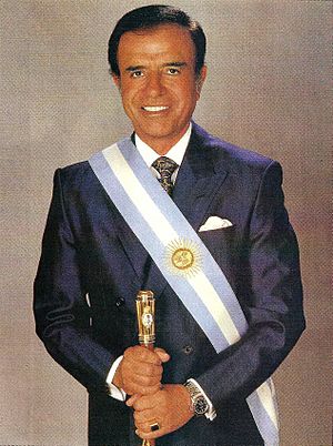 Menem con banda presidencial