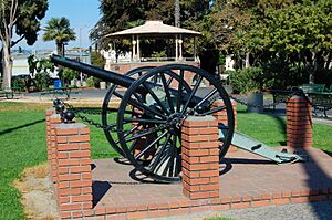 USA-Watsonville-City Plaza-Field Artillery Cannon-1