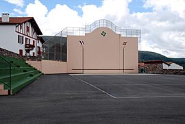 Anhaux Fronton.JPG