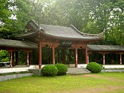 BaoyueTingfeng Mochou Lake