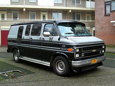 Chevrolet Chevy Van 20 (25338637358).jpg