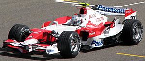 Jarno Trulli 2007 Bahrain (crop)