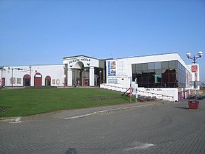 Leisure World leisure centre - geograph.org.uk - 685419