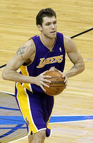 Luke Walton1 (cropped).jpg