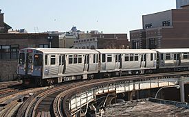 Red Line departing Sheridan Rd.jpg