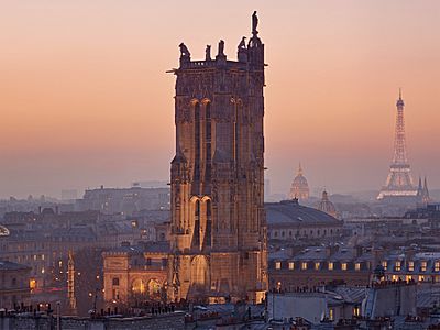 Tour Saint-Jacques au crépuscule