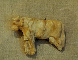 Alabaster bull inlay. From southern Iraq, Early Dynastic Period, c. 2750-2400 BCE. The Burrell collection, Glasgow, UK