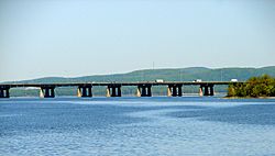 Ile-aux-Tourtes Bridge.JPG