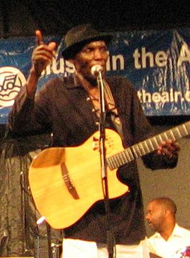 Oliver Mtukudzi.jpg