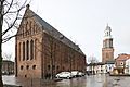 Overzicht van de kerk op het Marktplein met de vrijstaande toren op de achtergrond, vanuit het noordoosten gezien - Winschoten - 20416422 - RCE