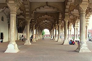 Diwan-E-Aam Inside