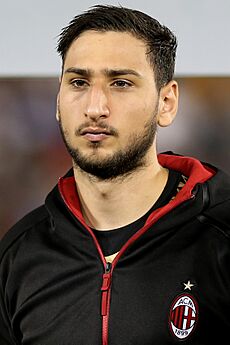 Gianluigi Donnarumma (31895135436) (cropped)