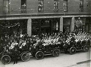 Opening Day 1903, Oakland Commuters leaving the Statehouse Hotel for their first PCL game against Sacramento. (17124238308)