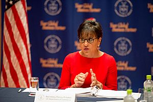 Secretary Pritzker Addresses International Media in Tokyo - Flickr - East Asia and Pacific Media Hub (2)