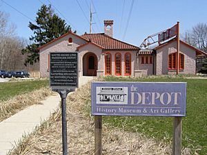 Beverly Shores Station with marker P4080034