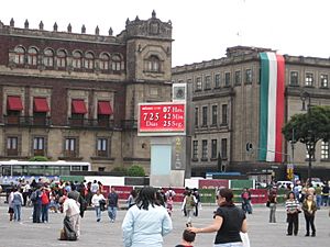 BicentennialClockZocalo