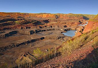 Hull–Rust–Mahoning Open Pit Iron Mine.jpg