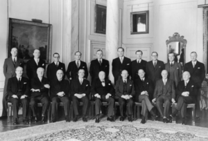 Churchillcabinet1955