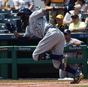 Keon Broxton (43376270482) (cropped)