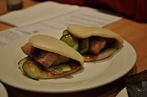 Momofuku pork buns