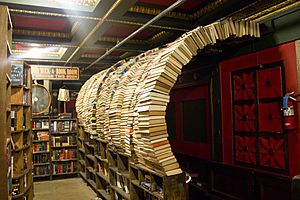 The Last Bookstore (19270292680).jpg