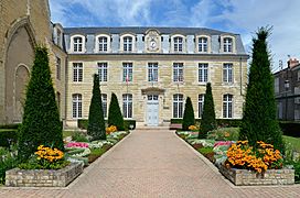 Thouars - Hotel de Ville 02