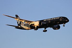 Air New Zealand Boeing 787-9 Dreamliner landing at Perth Airport