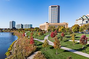 Columbus Scioto Mile 05.jpg