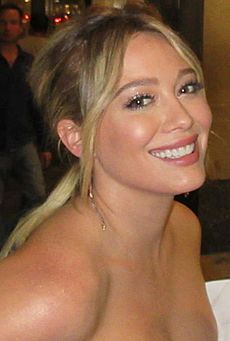 Hilary Duff (35661671285) (cropped)