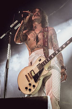 Justin Hawkins Dublin Academy 27 11 19.jpg