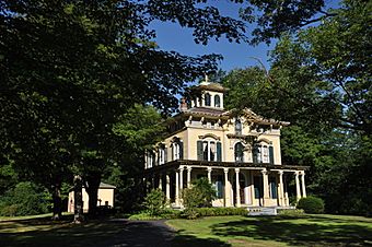 NewHartfordCT PhilipChapinHouse.jpg