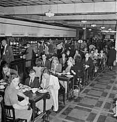 A Picture of a Southern Town- Life in Wartime Reading, Berkshire, England, UK, 1945 D25380