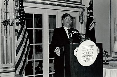 David Lange addressing the Foreign Policy Association in New York