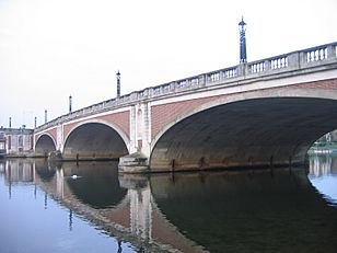 Hampton Court Bridge 1