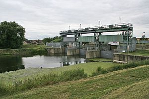 Marsh Road Sluice, Spalding - geograph.org.uk - 188936