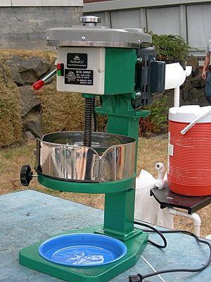 Shave ice machine