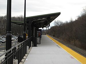 Wayne-Route 23 station platform