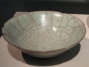 Bowl, Guan ware, Hangzhou, Zhejiang province, China, Southern Song dynasty, 12th-13th century AD, stoneware with Guan glaze - Freer Gallery of Art - DSC05570