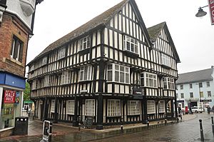 Building in Evesham (5119).jpg