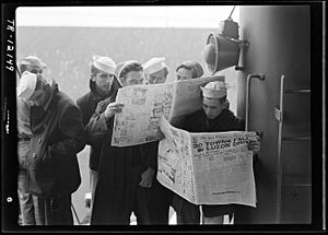 Enlisted men, wounded in battle, on board the USS President Hayes (APA-20) at Hunter's Point, San Francisco, Cal.... - NARA - 520712