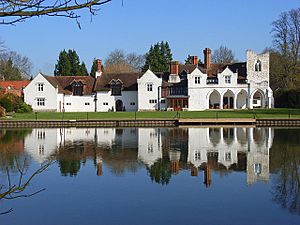 Medmenham Abbey - geograph.org.uk - 762469