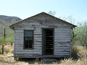 Bates Well Ranch bunkhouse.JPG