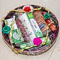 Engagement gifts basket (01)