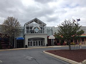 Fairgrounds Square Mall southeast entrance.jpg