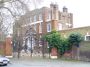 Montrose House - geograph.org.uk - 1175986