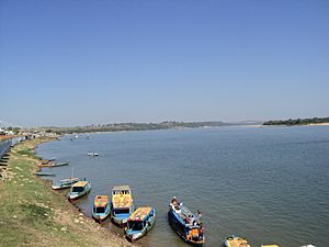 Rio Tocantins e embarcações