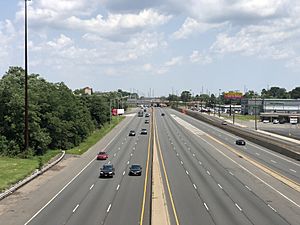 2021-07-16 13 26 09 View north along U.S. Route 1 from the overpass for the ramp to U.S. Route 130 in North Brunswick Township, Middlesex County, New Jersey