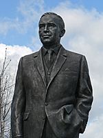 Alf Ramsey Statue Close brightened