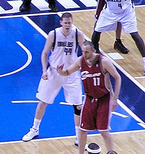 Shawn bradley mavs (cropped)